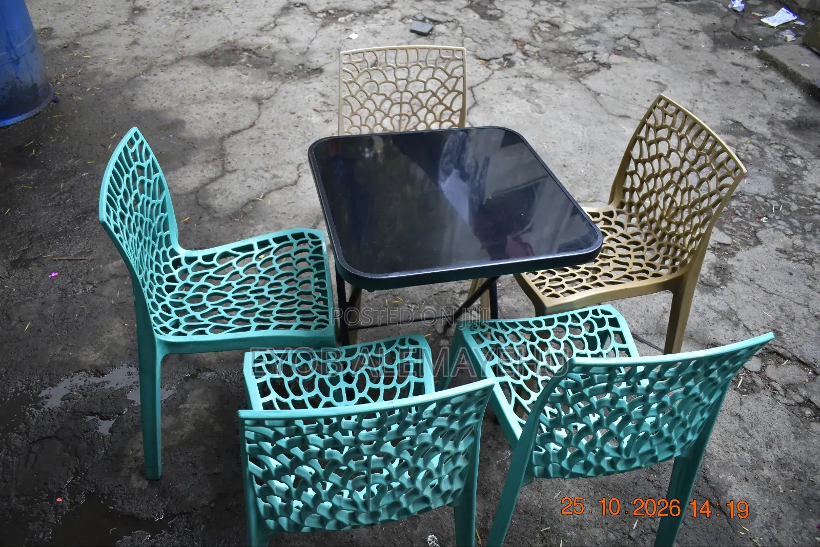 Modern Black Tempered Glass Folding Table With Plastic Chairs