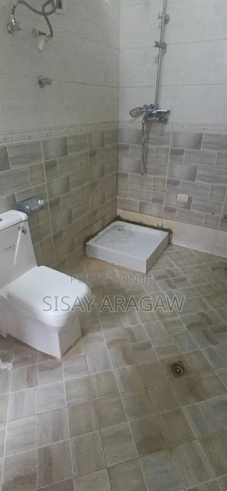 Furnished 5bdrm House in ቤት, Nifas Silk-Lafto for sale