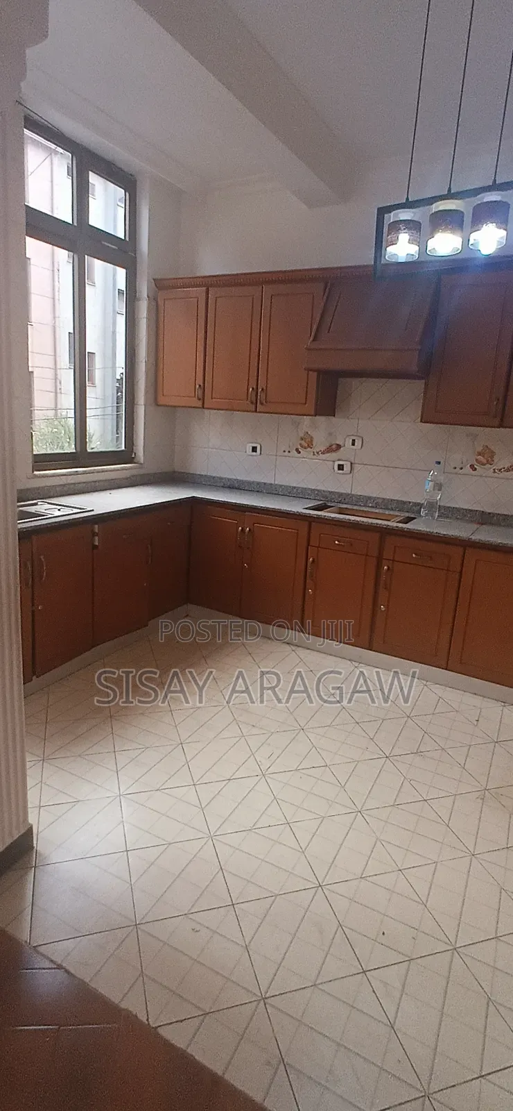 Furnished 5bdrm House in ቤት, Nifas Silk-Lafto for sale
