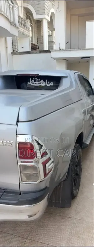 Toyota Hilux 2019 Silver