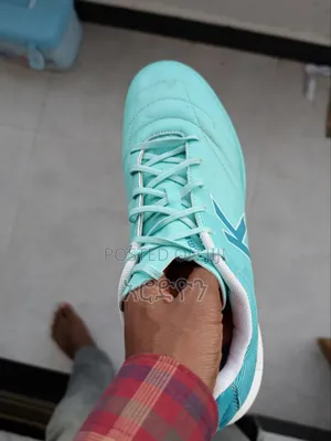 Kelme Original Brand Footsal Shoe. የፉትሳል ሜዳ ቶርሽን የኳስ ጫማ