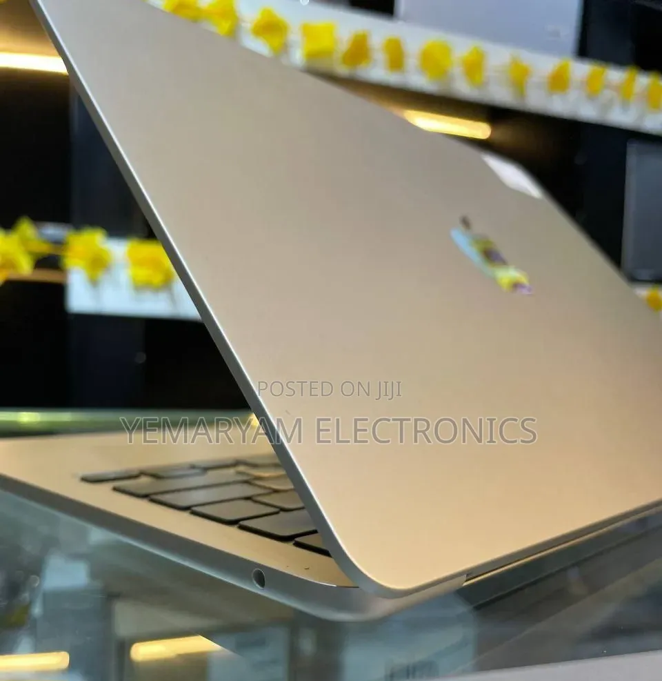 New Laptop Apple MacBook Air 2025 M4 16GB Apple M4 SSD 512GB