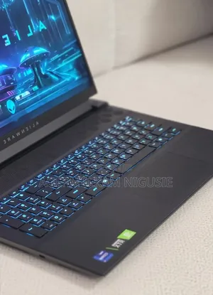 New Laptop Alienware M18 R2 32GB Intel Core i9 SSD 2T