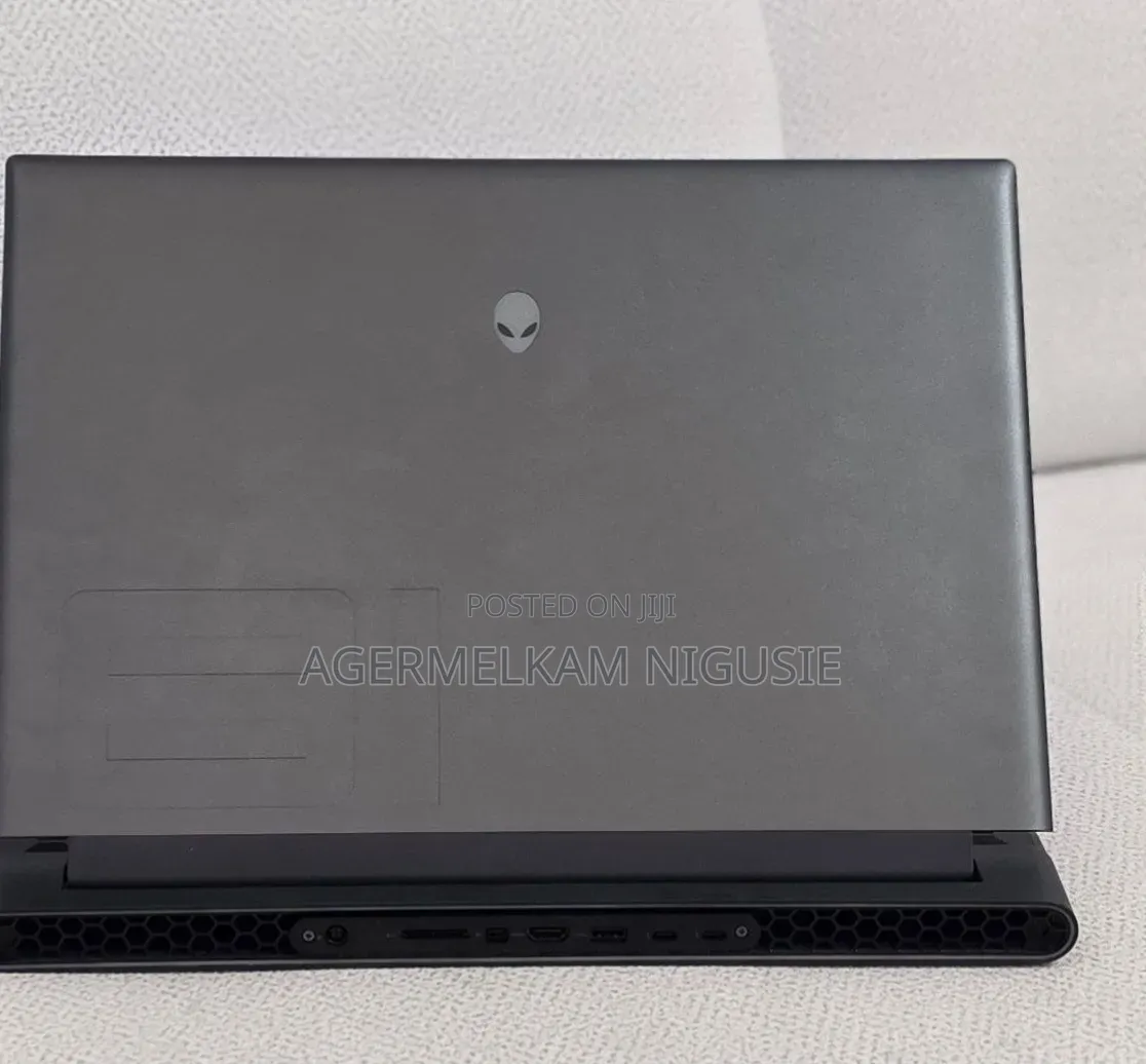 New Laptop Alienware M18 R2 32GB Intel Core i9 SSD 2T