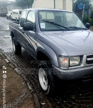 Toyota Hilux 2000 Gray