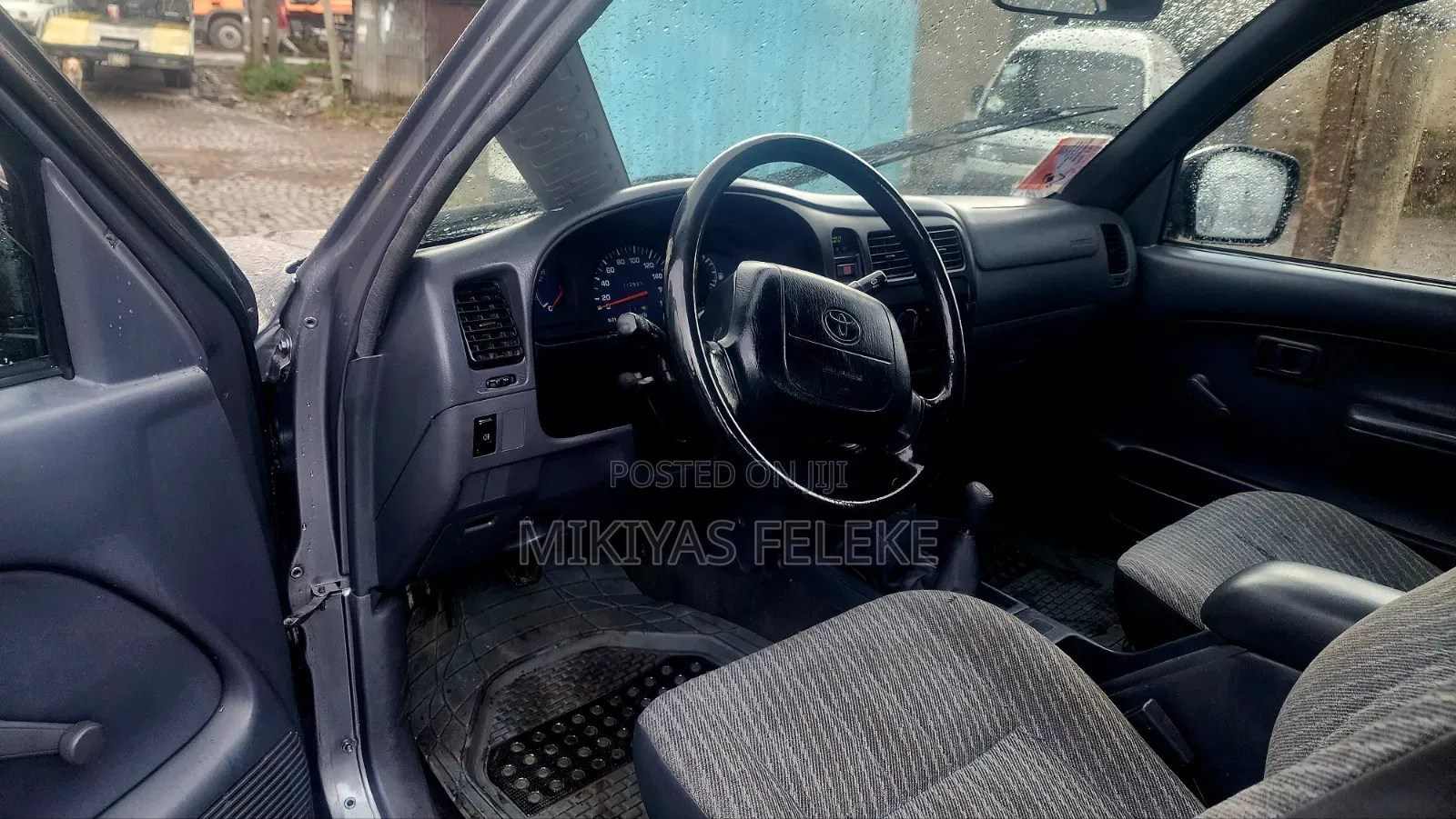 Toyota Hilux 2000 Gray