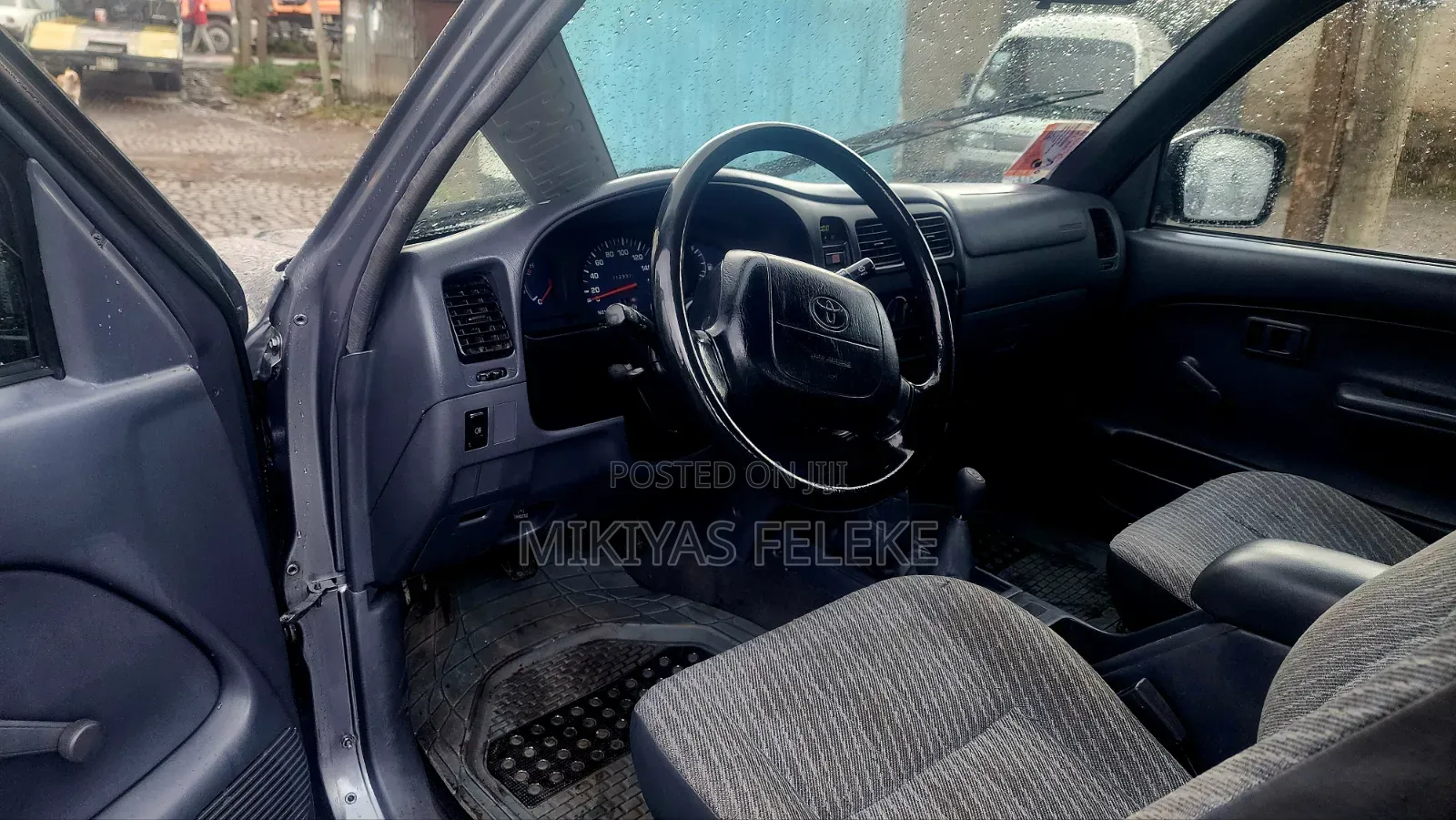 Toyota Hilux 2000 Gray
