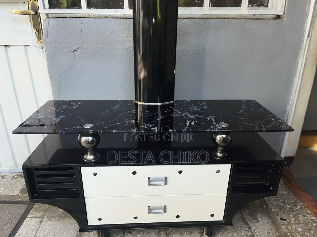 Used Like New ቲቪ ስታንድ