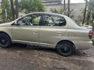 Toyota Platz 2001