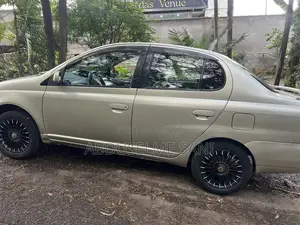 Toyota Platz 2001