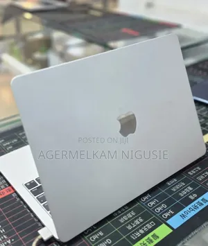 New Laptop Apple MacBook Air 2025 M4 16GB Intel Core Ultra 7 SSD 512GB