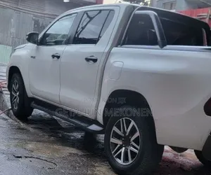 Toyota Hilux 2020 White