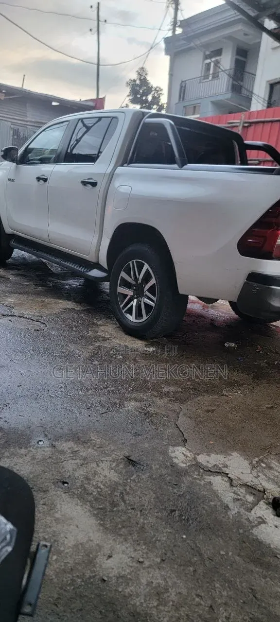 Toyota Hilux 2020 White