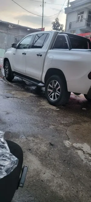 Toyota Hilux 2020 White