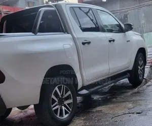 Toyota Hilux 2020 White