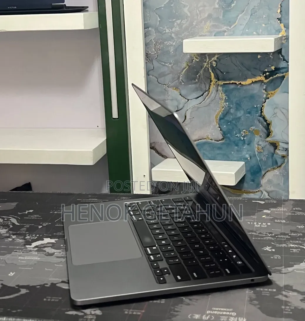New Laptop Apple MacBook Pro 2020 8GB Apple M1 SSD 512GB