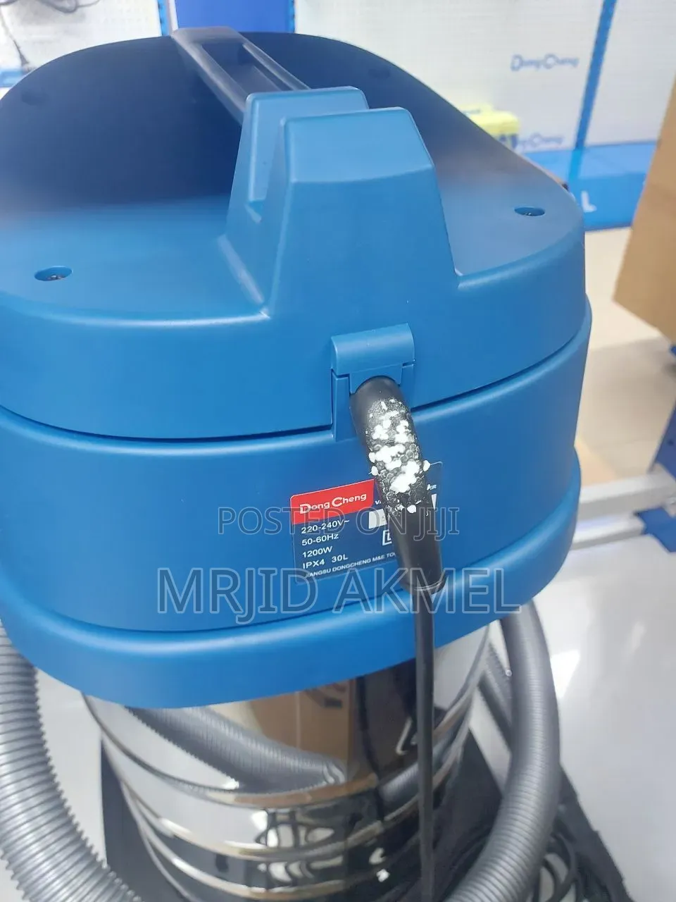 Dong Cheng 30L Industrial Wet Dry Vacuum Cleaner 1200w