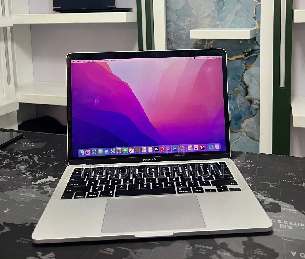 New Laptop Apple MacBook 2020 32GB Intel Core i7 SSD 1T