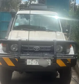 Toyota Land Cruiser 2003 White