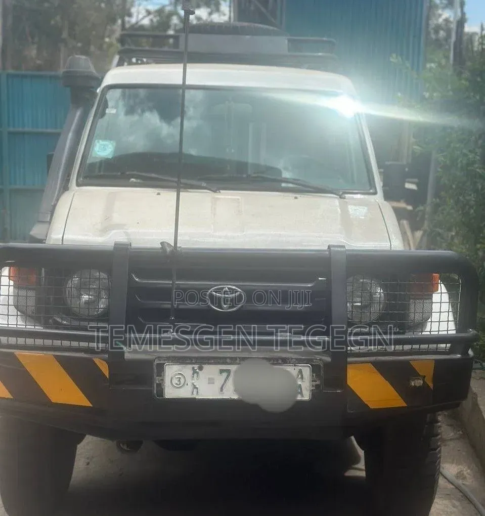 Toyota Land Cruiser 2003 White