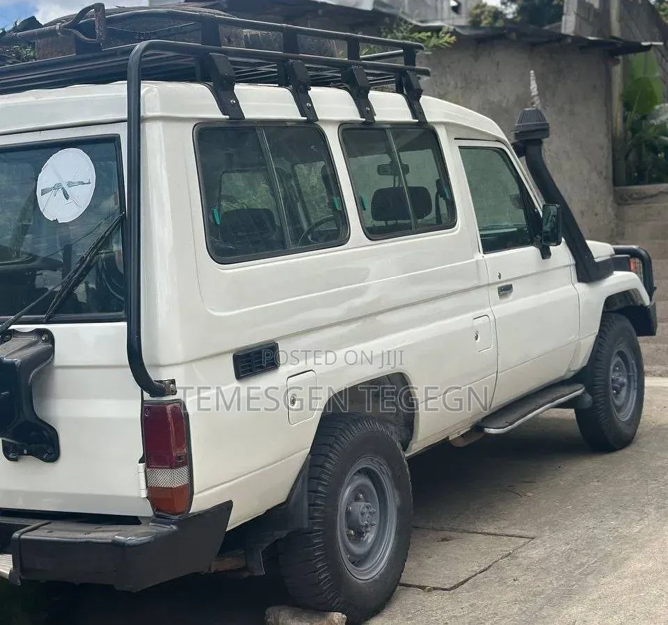 Toyota Land Cruiser 2003 White