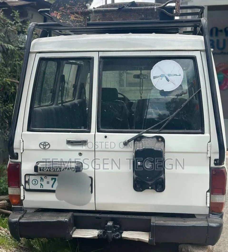 Toyota Land Cruiser 2003 White