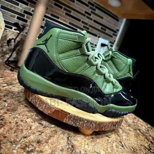 Air Jordan 11 Army Green | New Arrival | Sizes 40, 41, 42, 43, 44