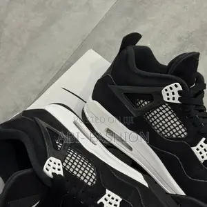 Air Jordan 4 White Thunder | New Arrival | Sizes 40, 41, 42, 43, 44