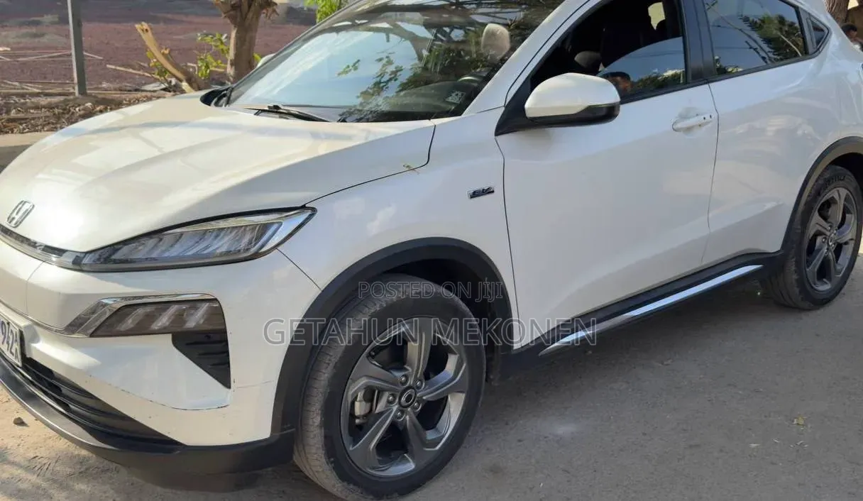 Car 2023 White