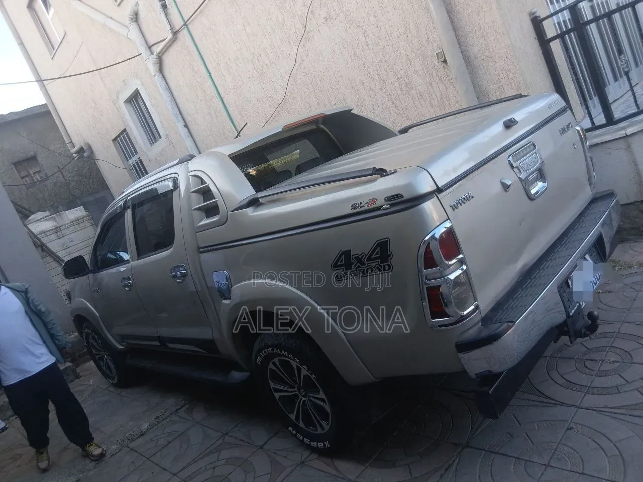 Toyota Hilux 2012 Gold