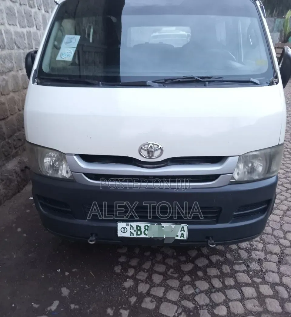 Toyota HiAce 2007 White