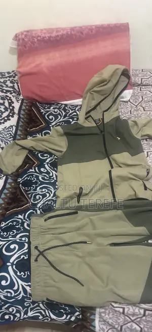 Full Body Tracksuit With T-Shirt,jacket and Sweat Pants From Canada