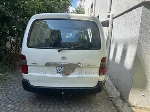 Car 2006 White