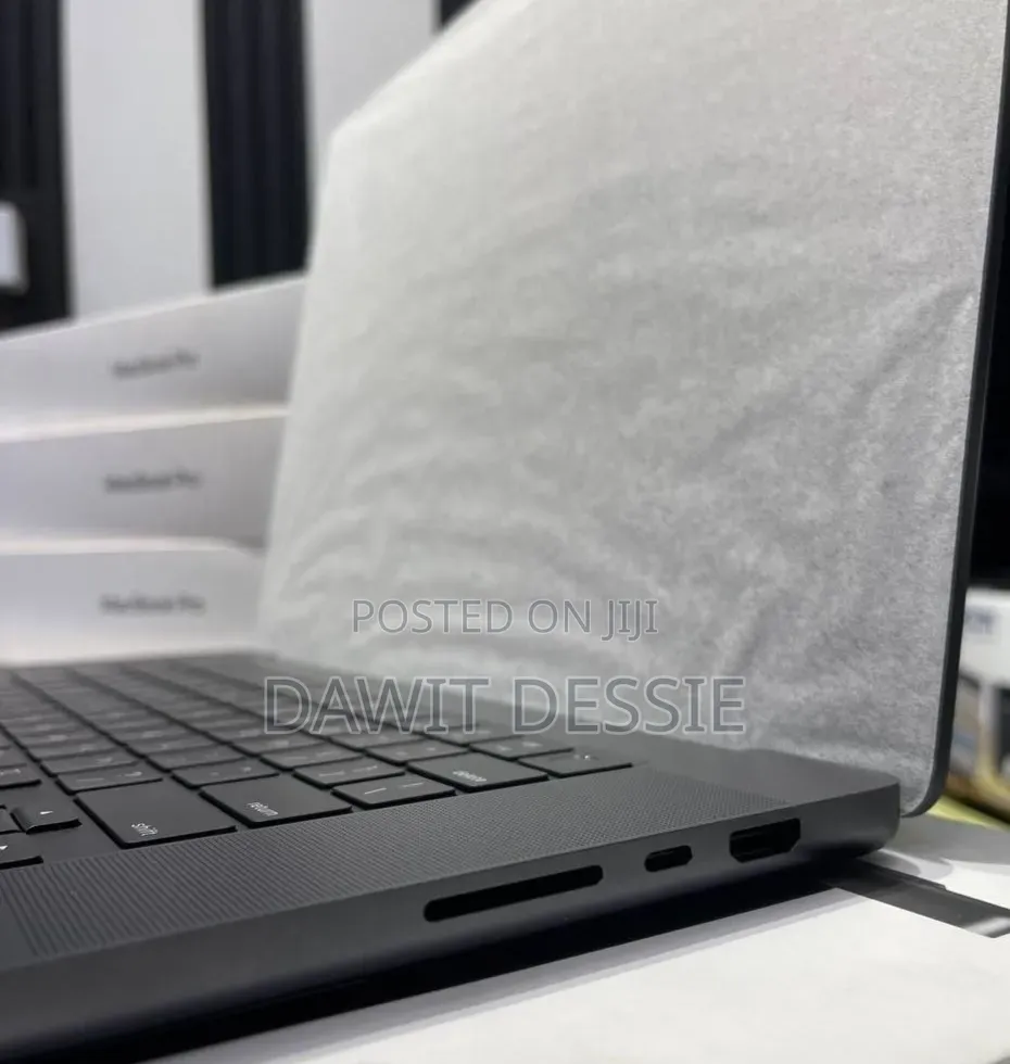 New Laptop Apple MacBook Pro 2024 M4 Max 48GB Apple M1 Max SSD 2T
