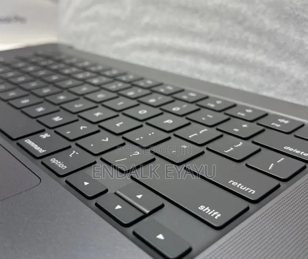 New Laptop Apple MacBook Pro 2024 M4 Max 64GB Apple M4 Max SSD 2T
