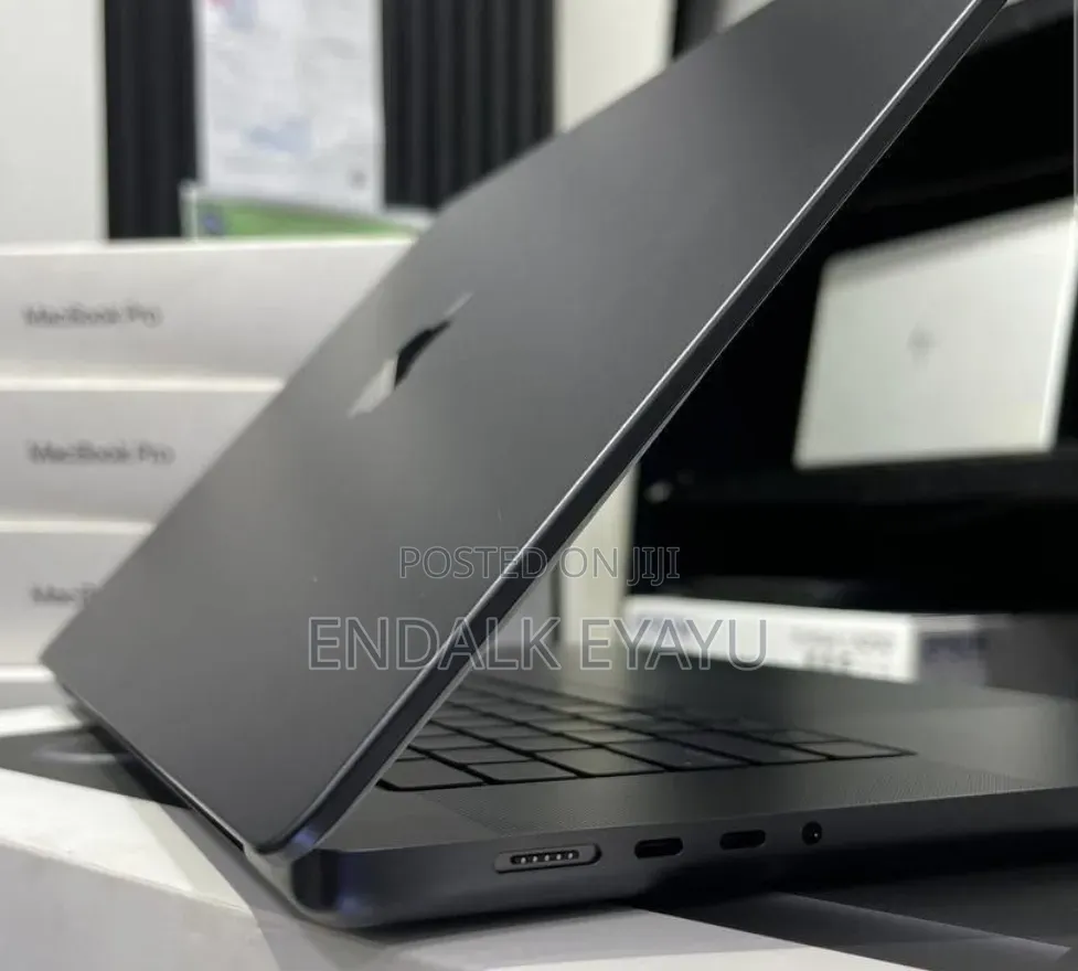 New Laptop Apple MacBook Pro 2024 M4 Max 64GB Apple M4 Max SSD 2T