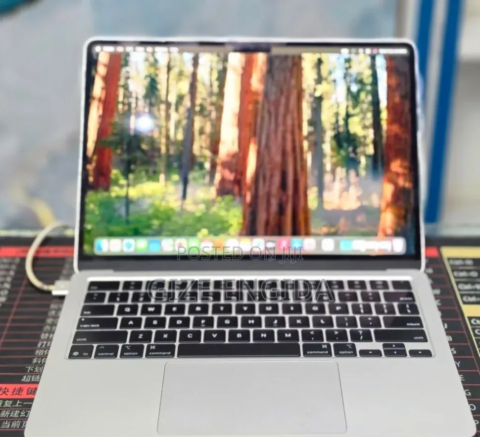 New Laptop Apple MacBook Air 2025 M4 16GB Apple M4 SSD 256GB