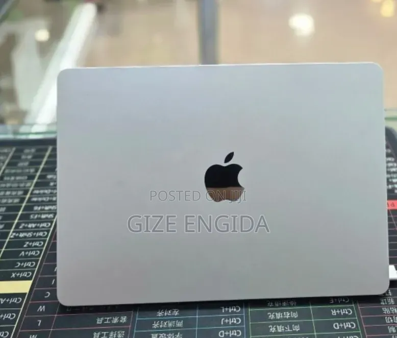 New Laptop Apple MacBook Air 2025 M4 16GB Apple M4 SSD 256GB