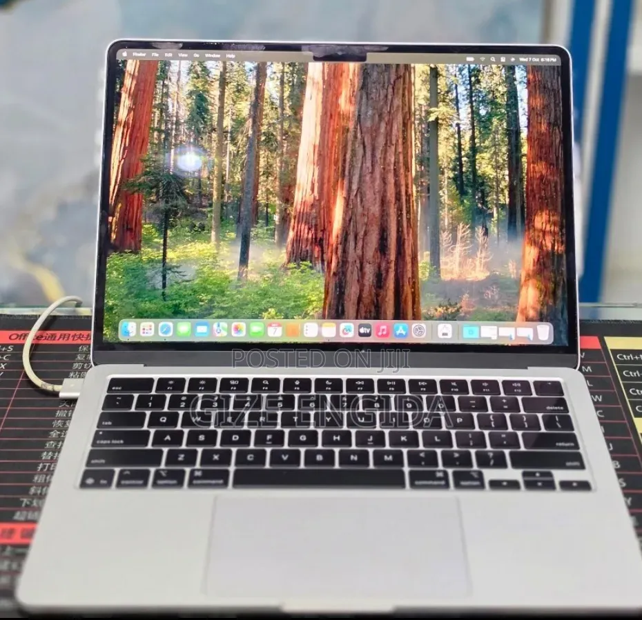 New Laptop Apple MacBook Air 2025 M4 16GB Apple M4 SSD 256GB