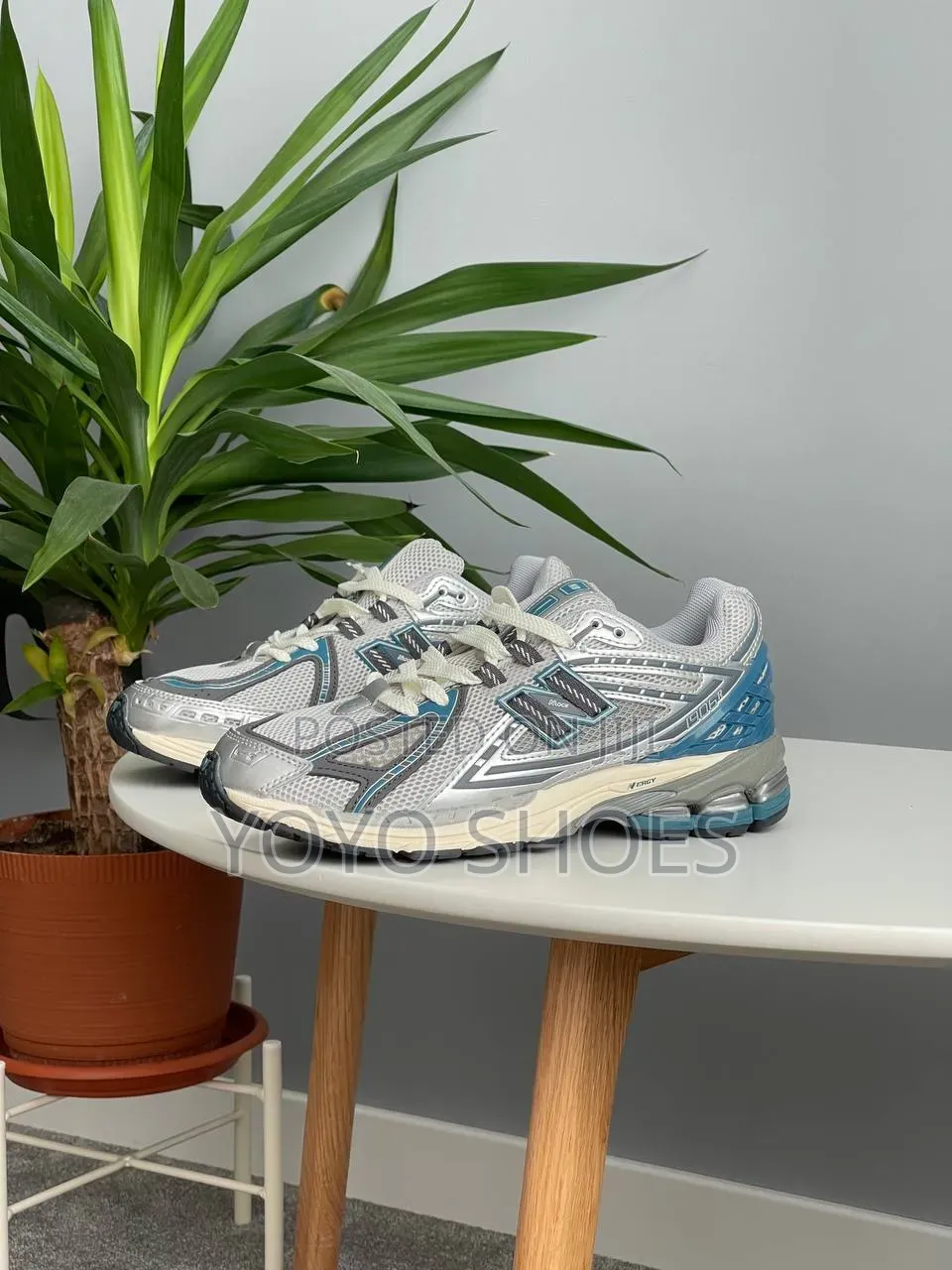 New Balance 1906R "Metallic Silver/Terrarium "Unisex Fashion Sneaker