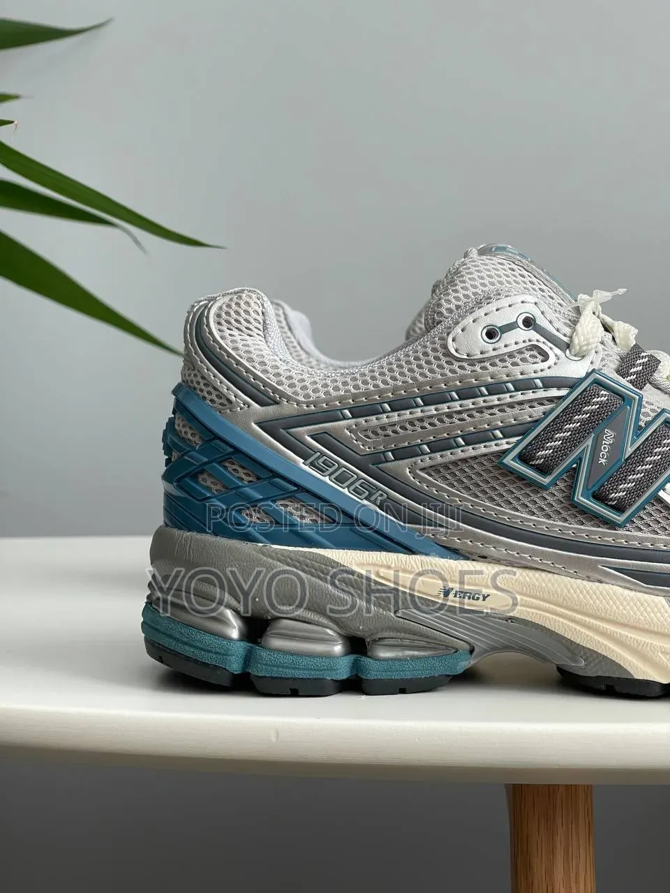 New Balance 1906R "Metallic Silver/Terrarium "Unisex Fashion Sneaker