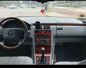 Mercedes-Benz E200 1998 Black