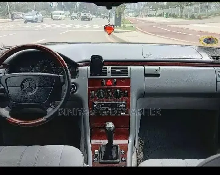 Mercedes-Benz E200 1998 Black