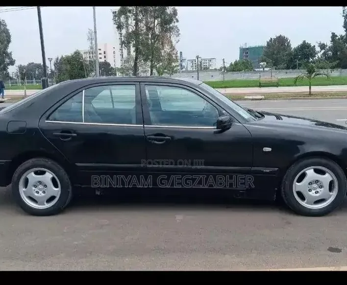 Mercedes-Benz E200 1998 Black