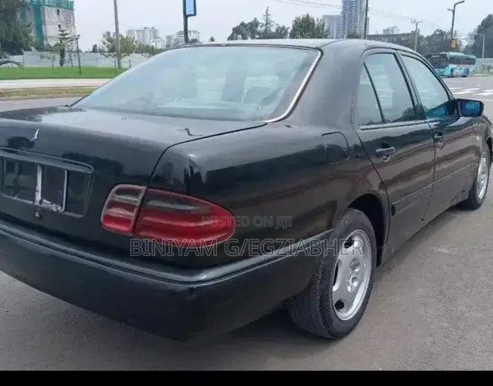 Mercedes-Benz E200 1998 Black