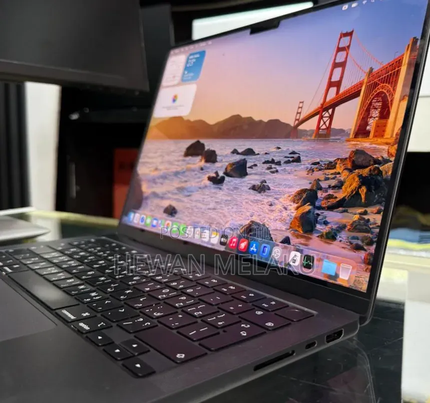 New Laptop Apple MacBook Pro 2025 M5 16GB Apple M5 Pro SSD 512GB