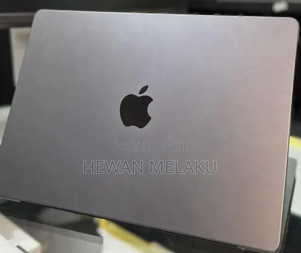 New Laptop Apple MacBook Pro 2025 M5 16GB Apple M5 Pro SSD 512GB