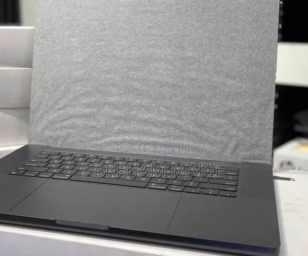 New Laptop Apple MacBook Pro 2024 M4 Max 48GB Apple M4 Max SSD 2T