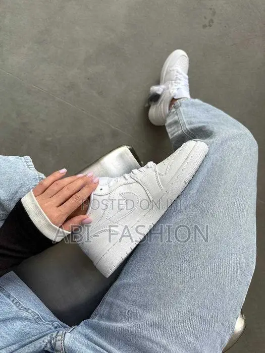 Air Jordan 1 Low Triple White | New Arrival | Sizes 40, 41, 42, 43, 44