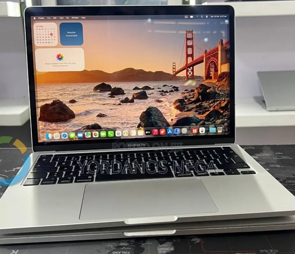 New Laptop Apple MacBook Pro 2022 M2 16GB Apple M2 SSD 256GB